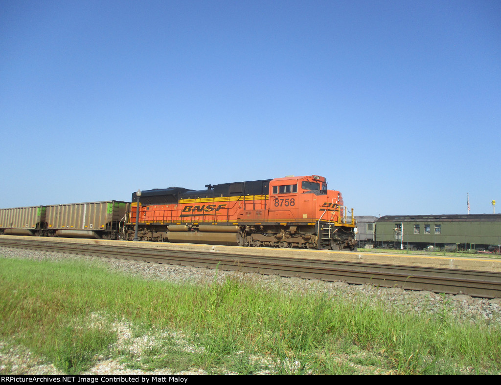 BNSF 8758